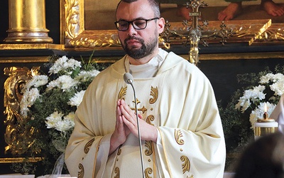 ▲	Kapłan jest proboszczem parafii pw. Matki Bożej Wniebowzięcia w Kończewicach.