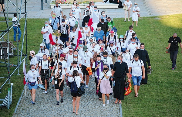 ▲	– Po raz kolejny widzę, że pielgrzymka ukazuje ludzką, bardziej ewangeliczną i apostolską twarz duchowieństwa – uważa  kl. Damian.