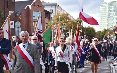 Z pl. Solidarności uczestnicy przeszli do bazyliki św. Brygidy, gdzie odbyła się Msza Święta.