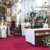 Mszy św. przewodniczył ks. Robert Serafin, dyrektor Caritas Diecezji Legnickiej.