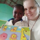 Pomoc trafia do dzieci z misji, gdzie pracuje pochodząca z Białogardu zakonnica s. Gianna Smarżewska.