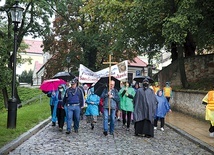 ▼	Kontynuują przedwojenną tradycję.
