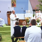Ks. Jan Franc zaprosił uczniów, by naśladowali swojego patrona – św. Jana Pawła II.