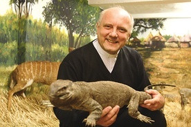 Ks. Andrzej Halemba w Muzeum Misyjnym w Mysłowicach.