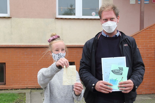 Nastolatka z Mścic znalazła list w butelce. Nadawca odwiedził jej klasę 