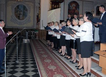 Lokalną gwiazdą koncertu był Chór "Adalbertus" z Kraśnicy pod batutą Michała Fiderka.