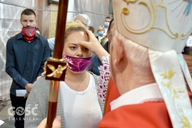 Kwartalny sakrament bierzmowania w świdnickiej katedrze