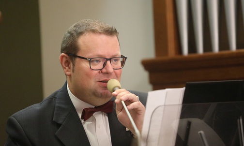 Wraz z Trio Vox Tribus na organach zagrał Paweł Seligman