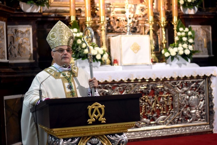 Uroczyste objęcie katedry biskupiej przez bp. Marka Mendyka