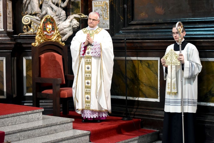 Uroczyste objęcie katedry biskupiej przez bp. Marka Mendyka