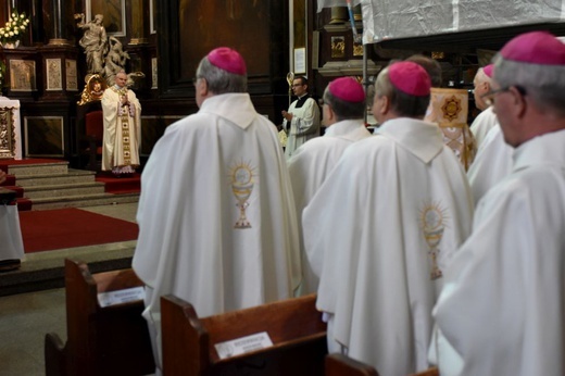 Uroczyste objęcie katedry biskupiej przez bp. Marka Mendyka