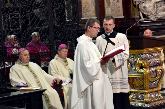 Uroczyste objęcie katedry biskupiej przez bp. Marka Mendyka