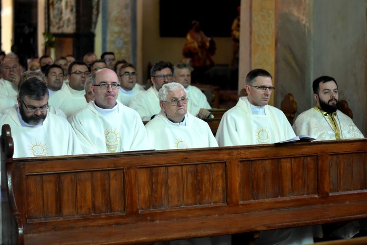 Uroczyste objęcie katedry biskupiej przez bp. Marka Mendyka