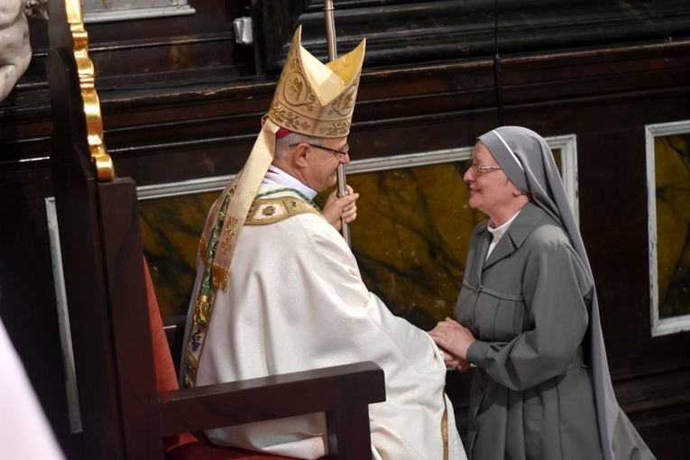 Uroczyste objęcie katedry biskupiej przez bp. Marka Mendyka