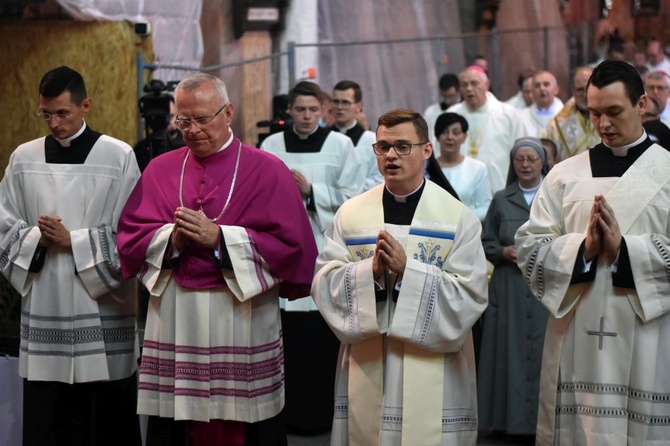 Uroczyste objęcie katedry biskupiej przez bp. Marka Mendyka