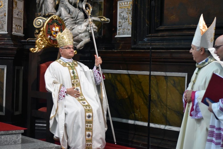 Uroczyste objęcie katedry biskupiej przez bp. Marka Mendyka