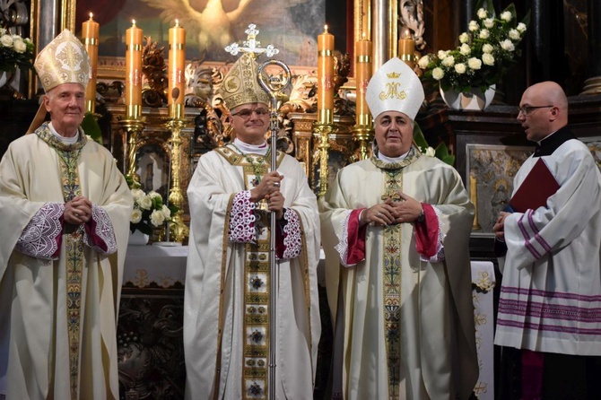 Uroczyste objęcie katedry biskupiej przez bp. Marka Mendyka