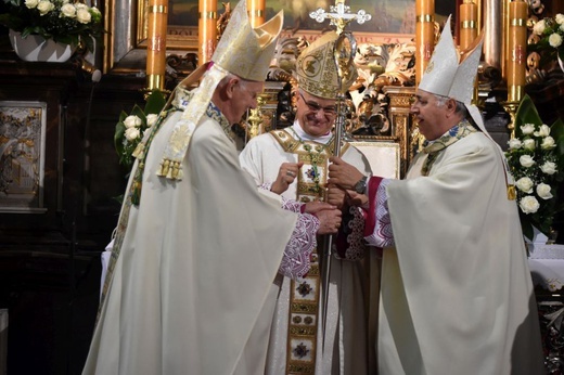 Uroczyste objęcie katedry biskupiej przez bp. Marka Mendyka