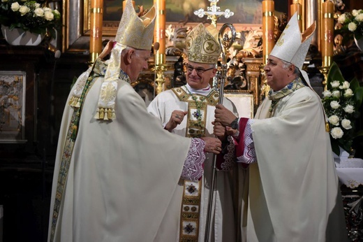 Uroczyste objęcie katedry biskupiej przez bp. Marka Mendyka