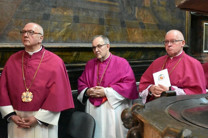 Uroczyste objęcie katedry biskupiej przez bp. Marka Mendyka