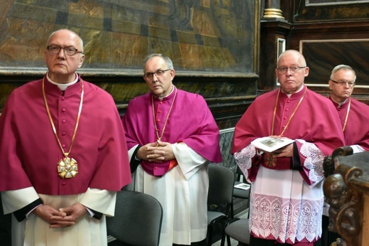 Uroczyste objęcie katedry biskupiej przez bp. Marka Mendyka