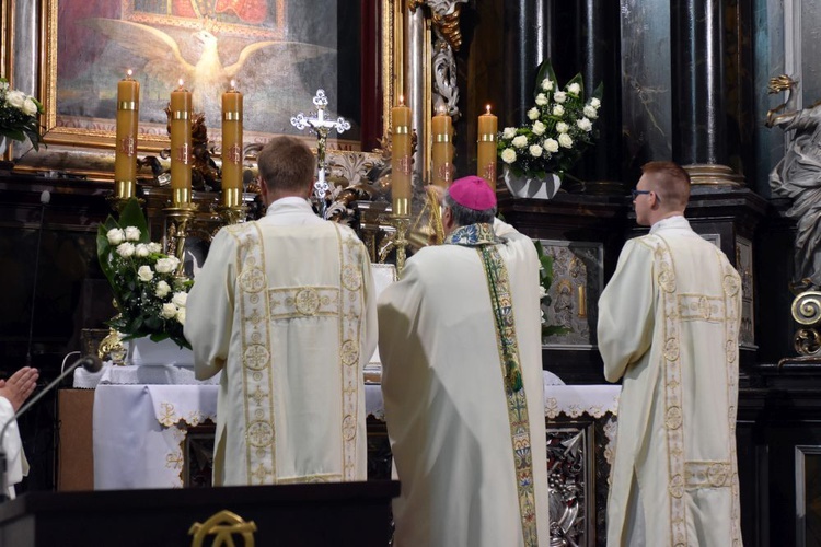 Uroczyste objęcie katedry biskupiej przez bp. Marka Mendyka