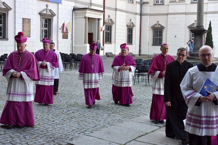 Uroczyste objęcie katedry biskupiej przez bp. Marka Mendyka