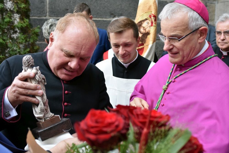 Uroczyste objęcie katedry biskupiej przez bp. Marka Mendyka