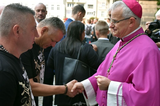 Uroczyste objęcie katedry biskupiej przez bp. Marka Mendyka