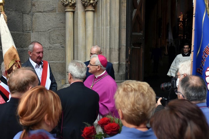 Uroczyste objęcie katedry biskupiej przez bp. Marka Mendyka