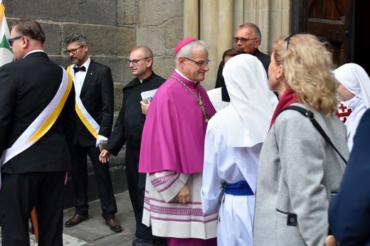 Uroczyste objęcie katedry biskupiej przez bp. Marka Mendyka