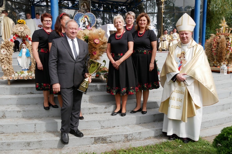 Archidiecezjalno-samorządowe dożynki w Trąbkach Wielkich