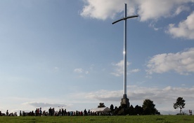 Krzyż Trzeciego Tysiąclecia na wzgórzu Trzy Lipki w Starym Bielsku.