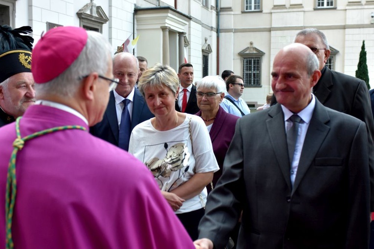 Uroczyste objęcie katedry biskupiej przez bp. Marka Mendyka