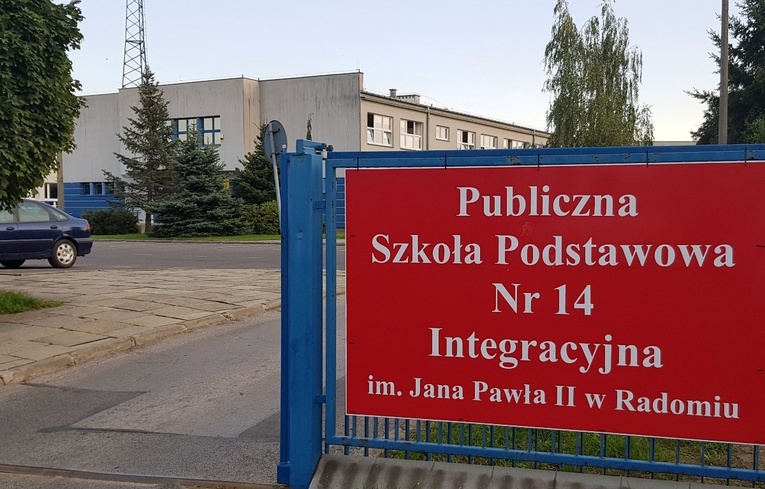 Integracyjna PSP nr 14 od lat organizuje różnego rodzaju akcje upamiętniające patrona. Tutaj także zrodziła się idea „Rodziny Szkół Jana Pawła II”.