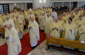 Koncelebra w seminaryjnej kaplicy podczas ostatniej sesji II Synodu Diecezji Radomskiej.