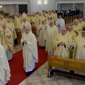 Koncelebra w seminaryjnej kaplicy podczas ostatniej sesji II Synodu Diecezji Radomskiej.