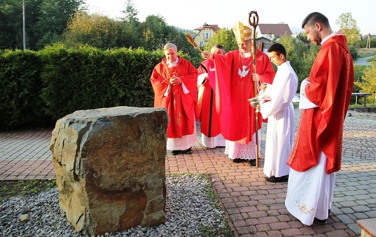 Nowe stacje Drogi Krzyżowej na granicy w Zwardoniu i Skalitem