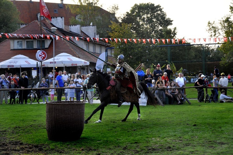 Pułtusk. Piknik z husarią