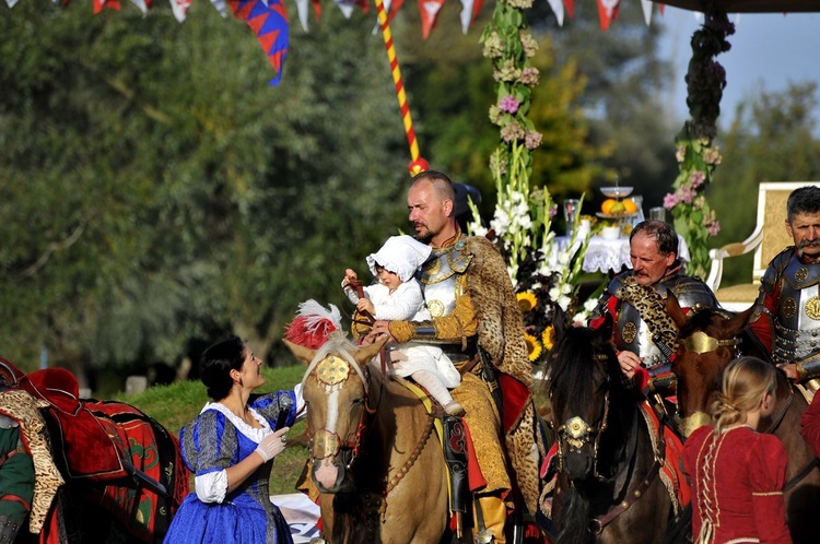 Pułtusk. Piknik z husarią