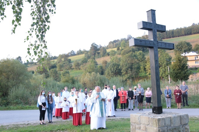 Poświęcenie krzyża epidemicznego