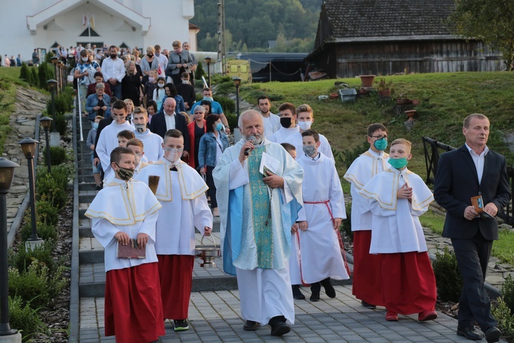 Poświęcenie krzyża epidemicznego