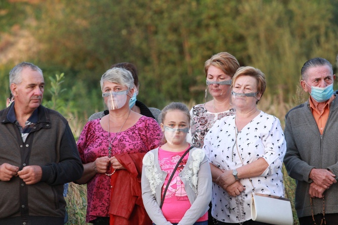 Poświęcenie krzyża epidemicznego