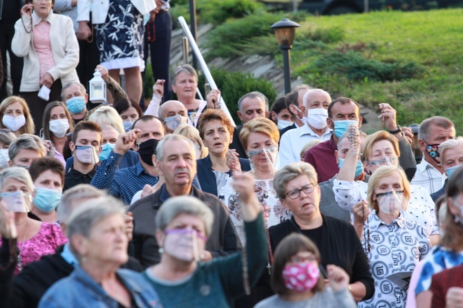 Poświęcenie krzyża epidemicznego