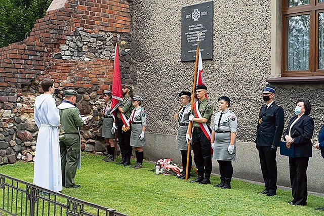 Odsłonięcie tablicy pamiątkowej przy kościele Wszystkich Świętych w Gliwicach.