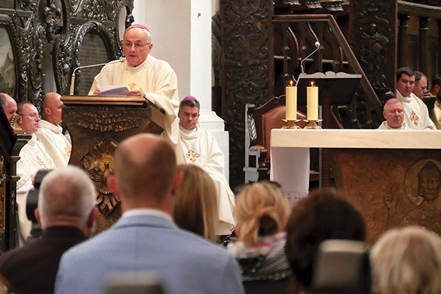 	Liturgii przewodniczył i słowo Boże wygłosił administrator apostolski archidiecezji gdańskiej.