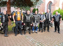 Reprezentacja chapter Gdańsk. Od lewej: ks. Krzysztof Stachowski, ks. Łukasz Grelewicz, ks. Adam Pleskot, ks. Marek Dynia,  ks. Rafał Ziemann,  ks. Fabian Tokarski  i ks. Sylwester Malikowski.