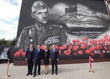 Na jednej ze ścian LO odsłonięto malowidło upamiętniające bohaterskiego żołnierza.