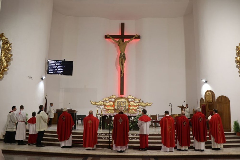 Eucharystię zakończyła adoracja Najświętszego Sakramentu.