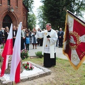 ▲	Poświęcenie obelisku ku czci sierż. Wiktora Stryjewskiego ps. Cacko.